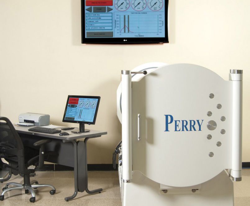 SIGMA Elite de Perry Baromedical - cámara hiperbárica computarizada "inteligente" pionera en la industria de la salud.  